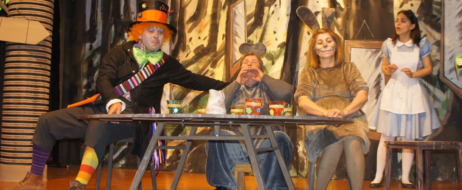 Alice no País das Maravilhas — Teatro Fórum Boticas, fotografia de cena 4