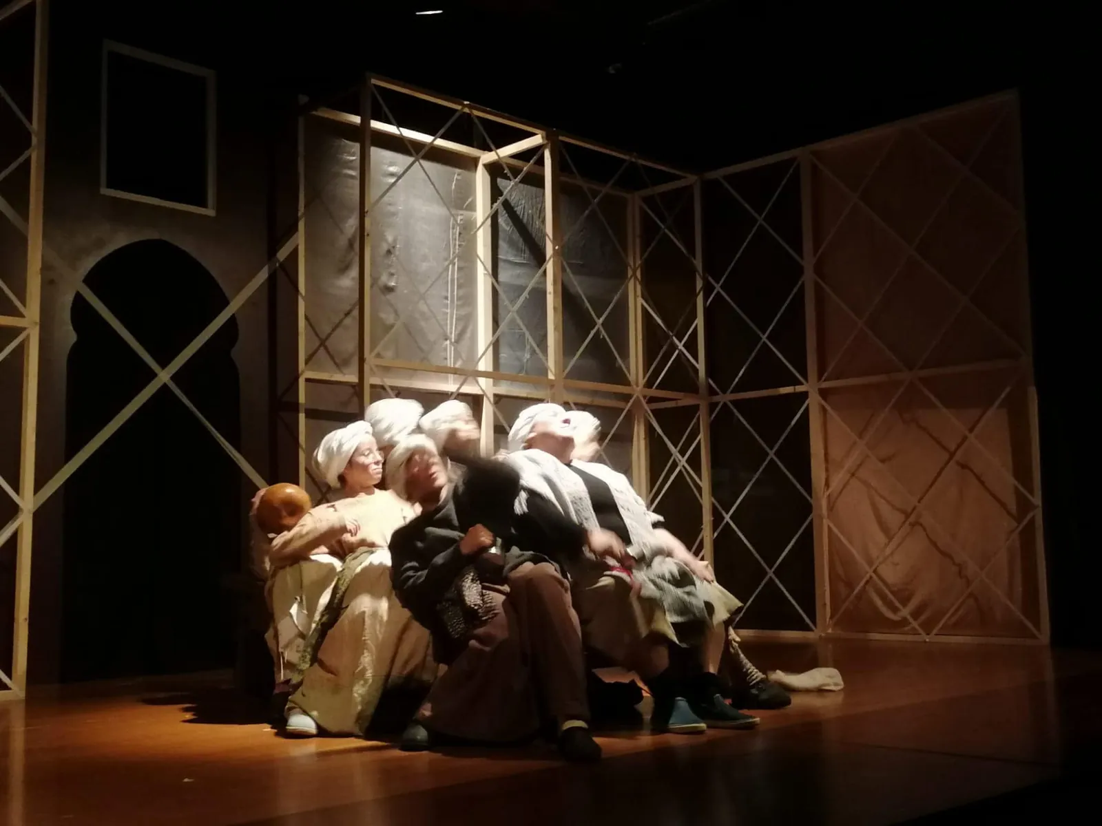 Quem Levou Teus Trinta Ramos? — Teatro Fórum Boticas, fotografia de cena 1
